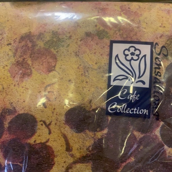 Table Cover/Napkin Bundle - Picture 3 of 11